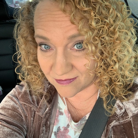 Meet your Posher, Kathy - Picture 1 of 1